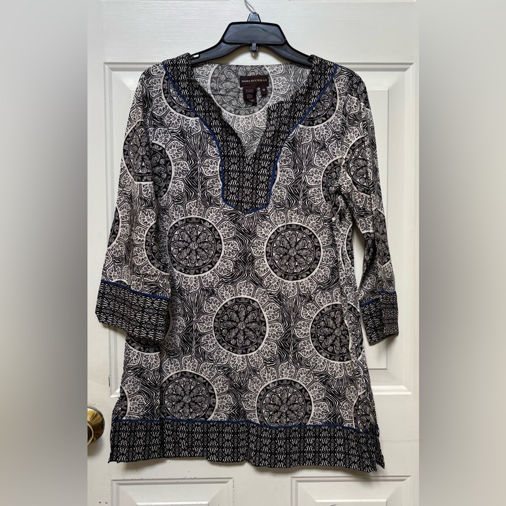 Black and White Patterned Women's Top